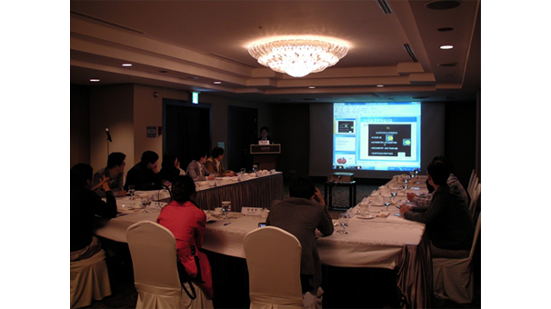 2014 年｜釜山 ICL 使用者會議：Toric ICL 臨床回顧。